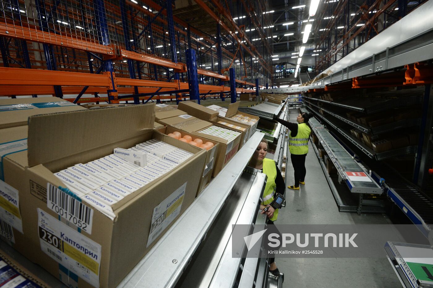 Distribution center of medicines, parapharmaceuticals and medical supplies