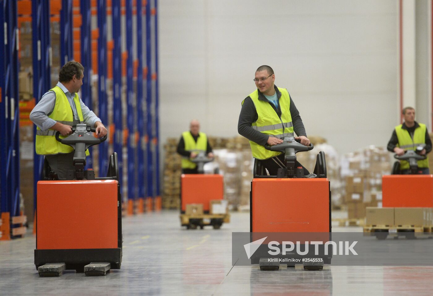 Distribution center of medicines, parapharmaceuticals and medical supplies