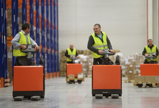 Distribution center of medicines, parapharmaceuticals and medical supplies