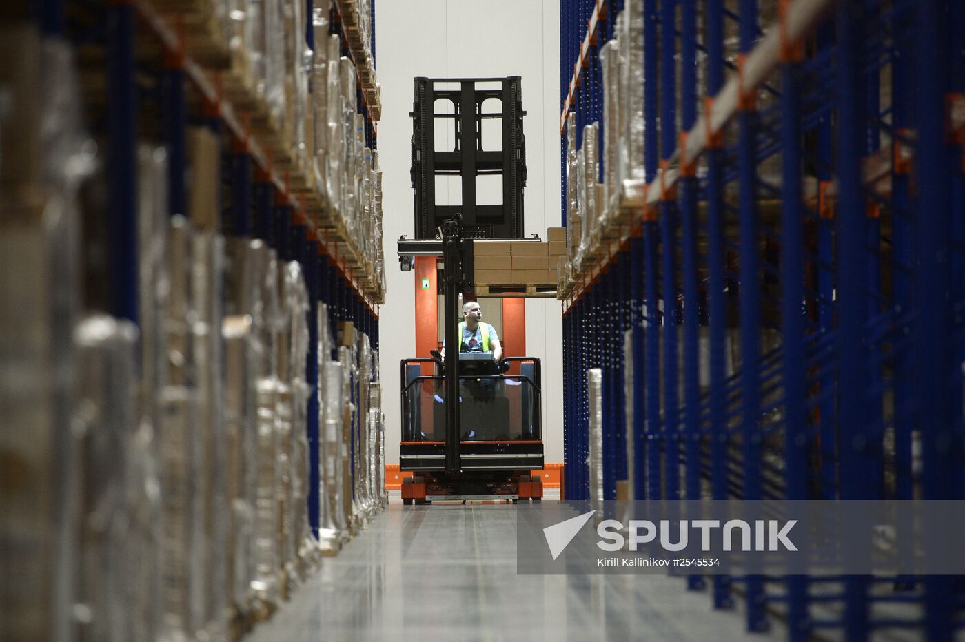 Distribution center of medicines, parapharmaceuticals and medical supplies