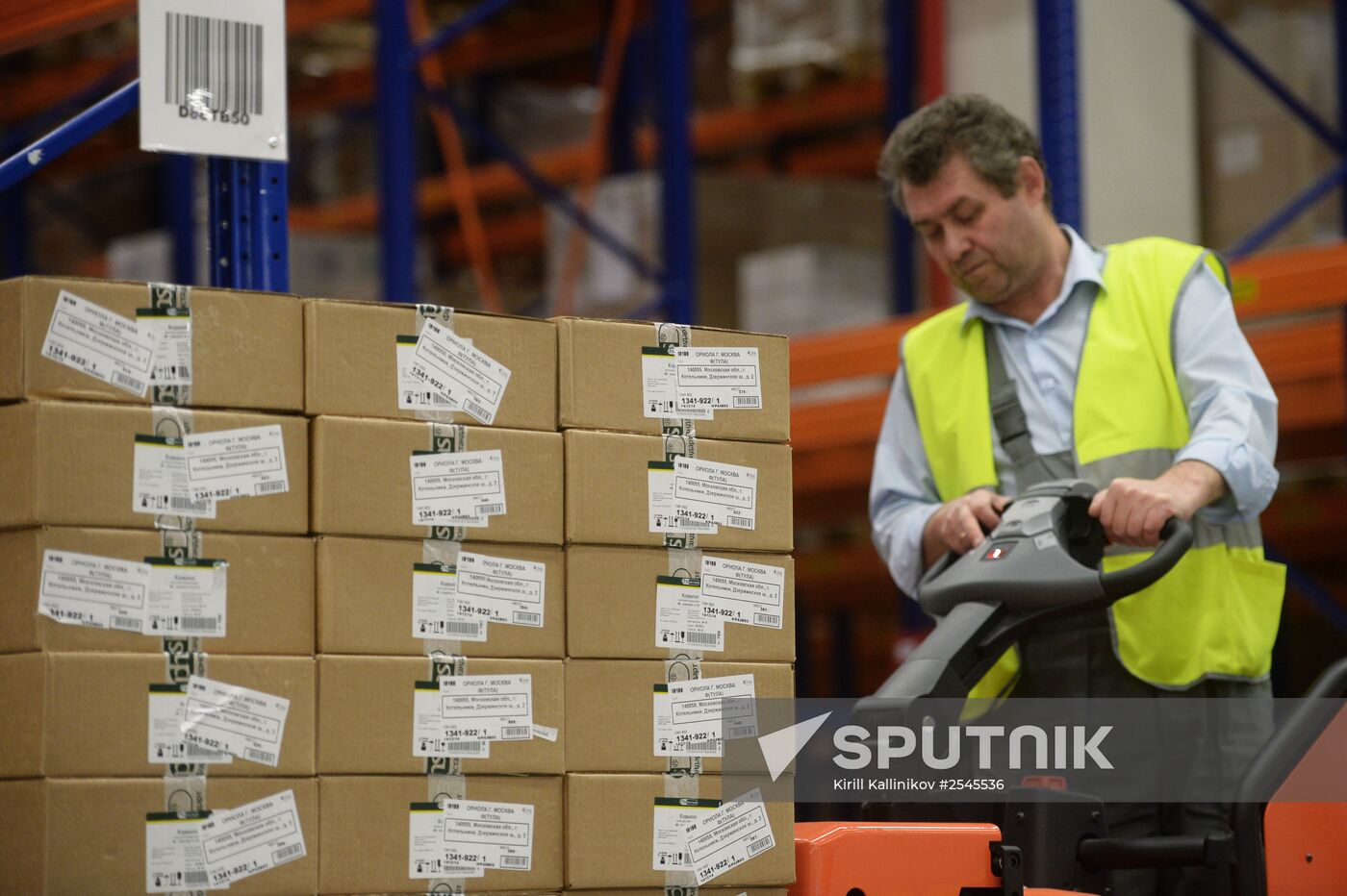 Distribution center of medicines, parapharmaceuticals and medical supplies