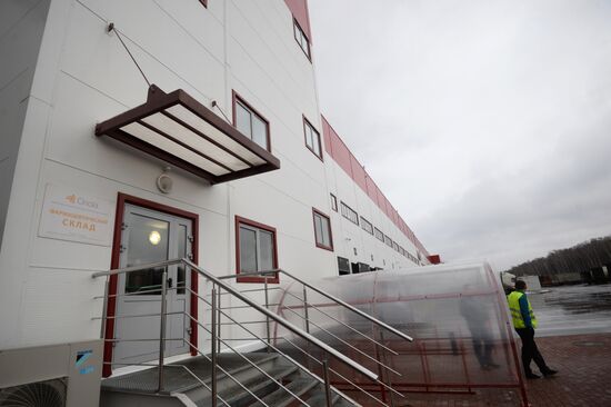 Distribution center of medicines, parapharmaceuticals and medical supplies