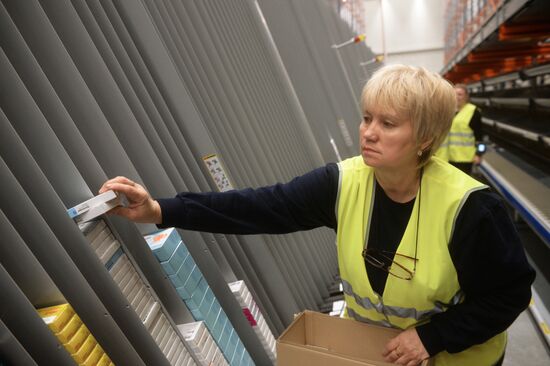Distribution center of medicines, parapharmaceuticals and medical supplies