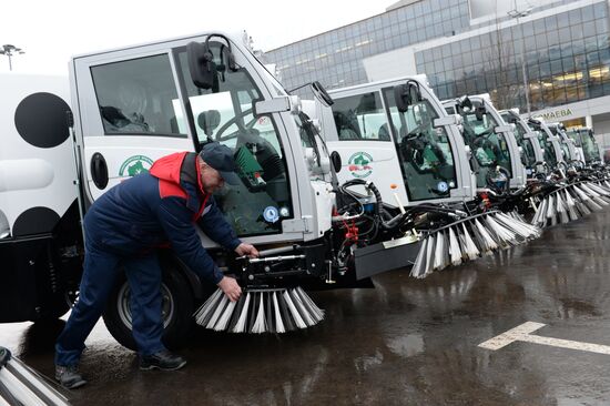 Ceremony of transfering snow cleaning equipment to municipal heads