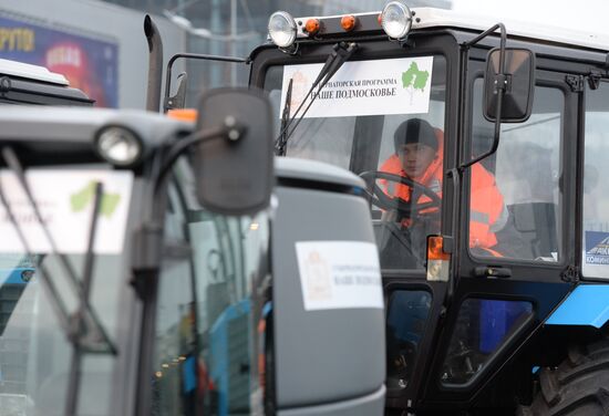 Ceremony of transfering snow cleaning equipment to municipal heads