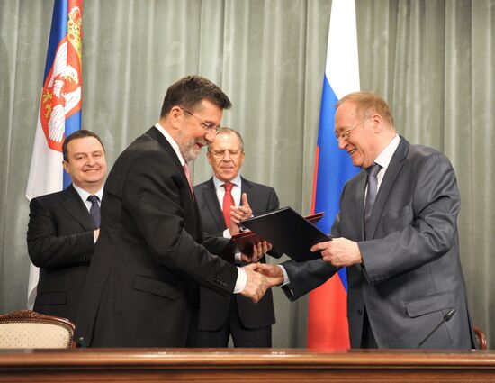 Foreign Minister Sergei Lavrov meets with Serbian counterpart