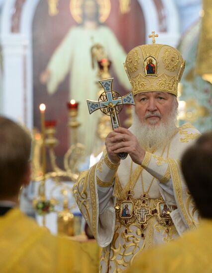 Patriarch Kirill consecrates a church in Moscow Landing Forces headquarters on St. Nicholas Day