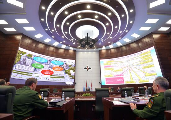 Putin chairs Russian Defense Ministry's Board expanded format meeting