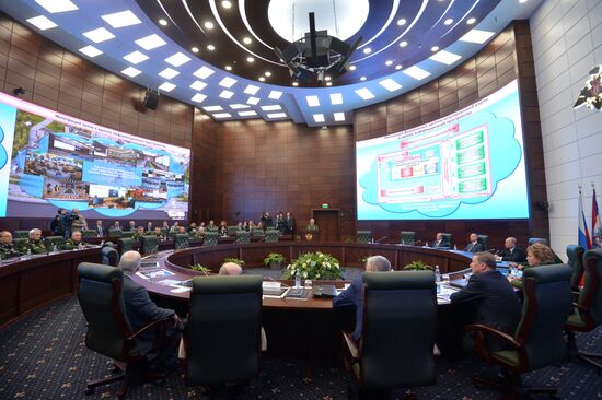 Putin chairs Russian Defense Ministry's Board expanded format meeting