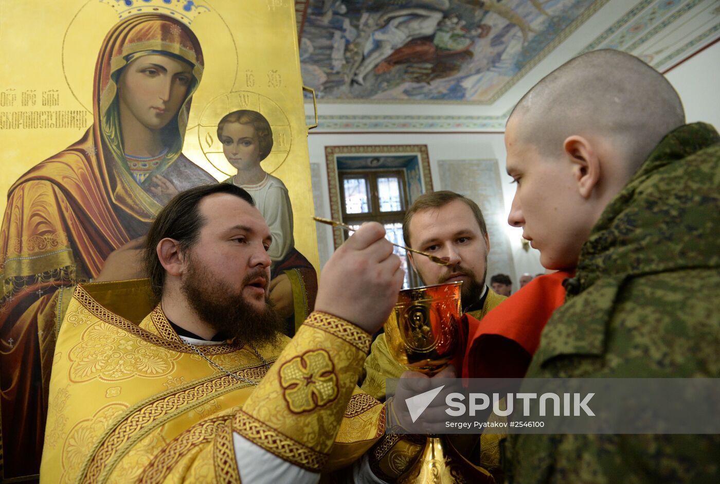 Patriarch Kirill consecrates a church in Moscow Landing Forces headquarters on St. Nicholas Day