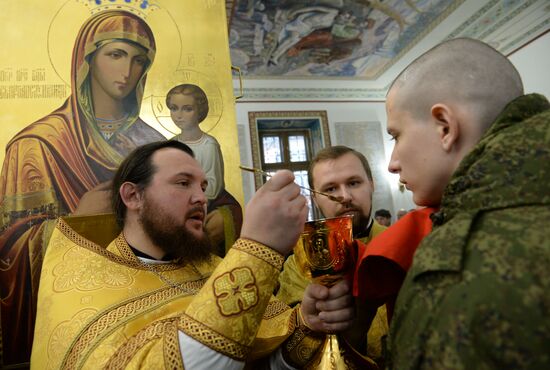 Patriarch Kirill consecrates a church in Moscow Landing Forces headquarters on St. Nicholas Day
