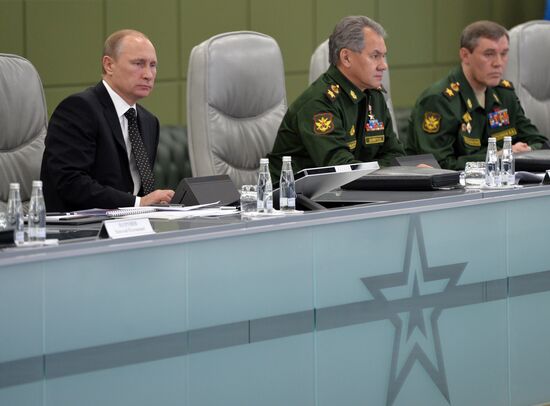 Putin chairs Russian Defense Ministry's Board expanded format meeting