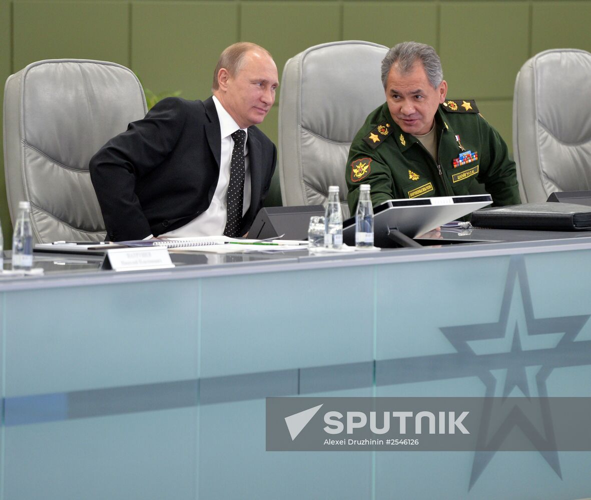 Putin chairs Russian Defense Ministry's Board expanded format meeting