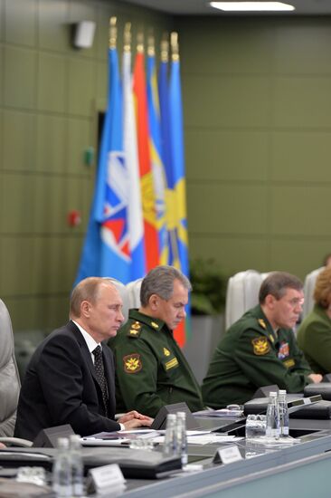 Putin chairs Russian Defense Ministry's Board expanded format meeting
