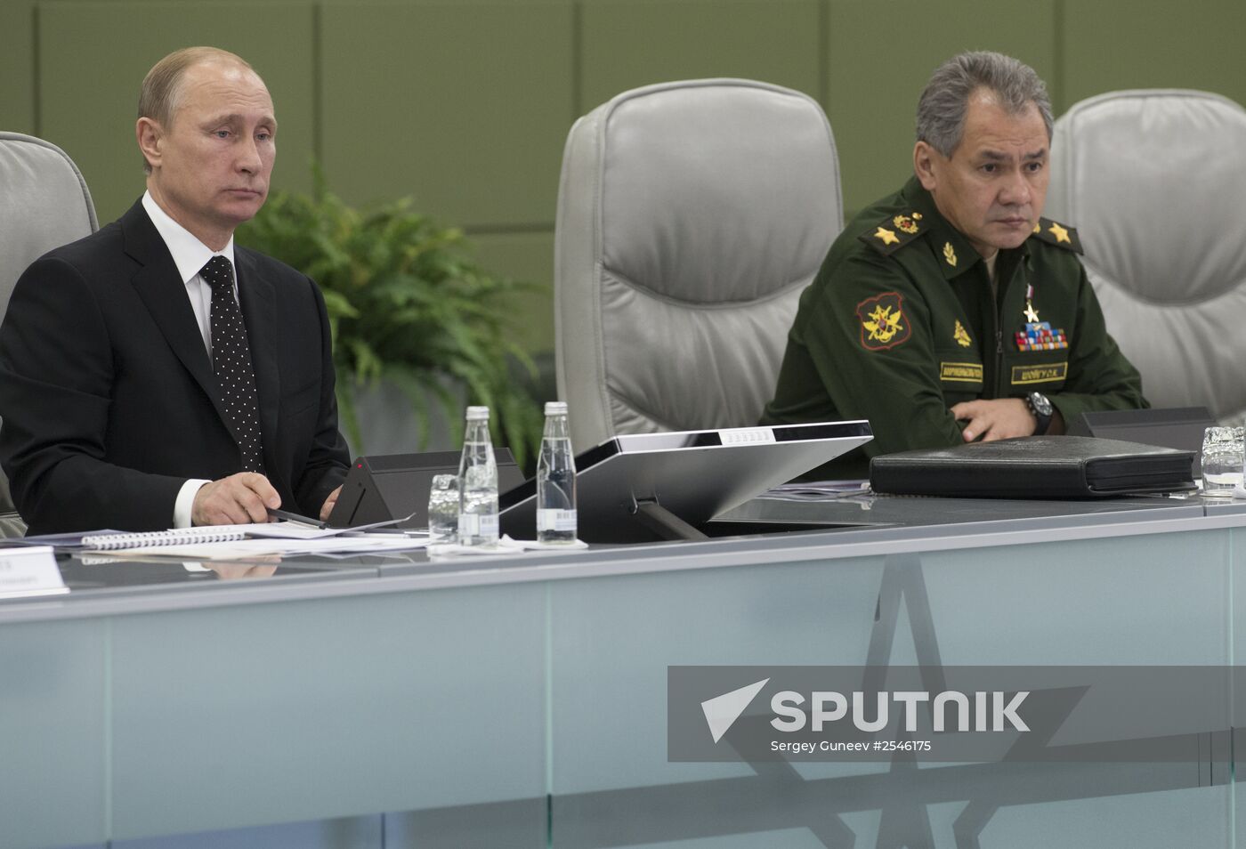 Putin chairs Russian Defense Ministry's Board expanded format meeting