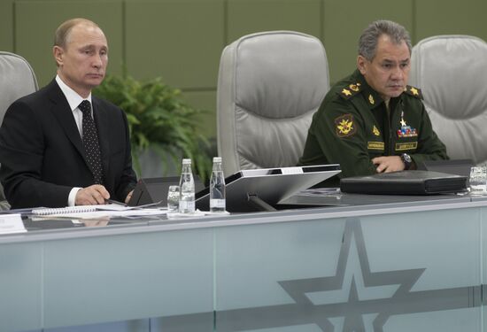 Putin chairs Russian Defense Ministry's Board expanded format meeting