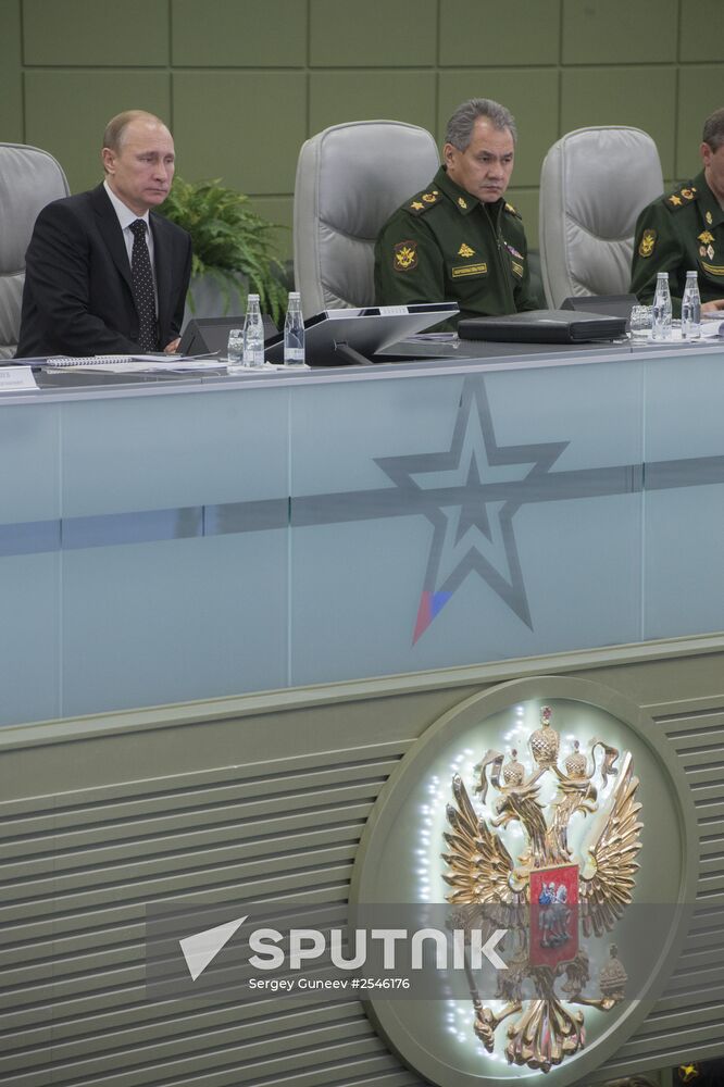 Putin chairs Russian Defense Ministry's Board expanded format meeting
