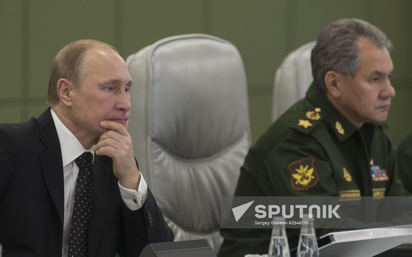 Putin chairs Russian Defense Ministry's Board expanded format meeting