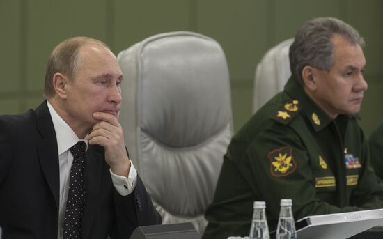 Putin chairs Russian Defense Ministry's Board expanded format meeting