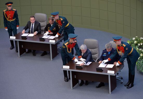Putin chairs Russian Defense Ministry's Board expanded format meeting