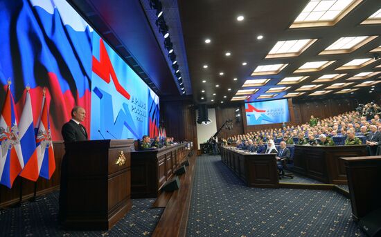 Putin chairs Russian Defense Ministry's Board expanded format meeting