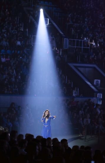 Premiere of Aladdin and Master of Fire ice show