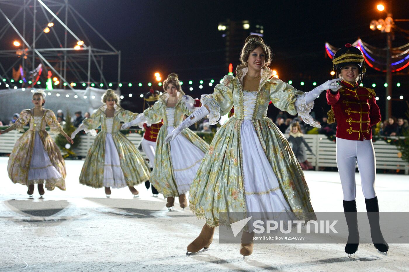 Early 20th century style skating rink opens at Moscow's Poklonnaya Hill