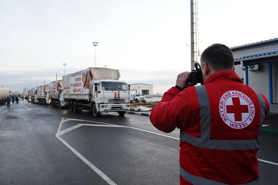 Russia's tenth humanitarian aid convoy arrives at Donetsk border checkpoint