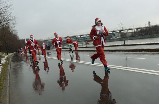 Santa Claus Happy Run in Moscow