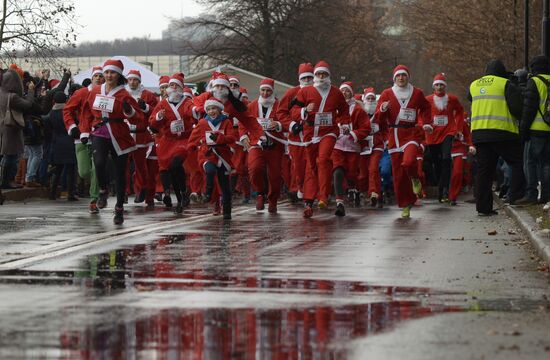 Santa Claus Happy Run in Moscow