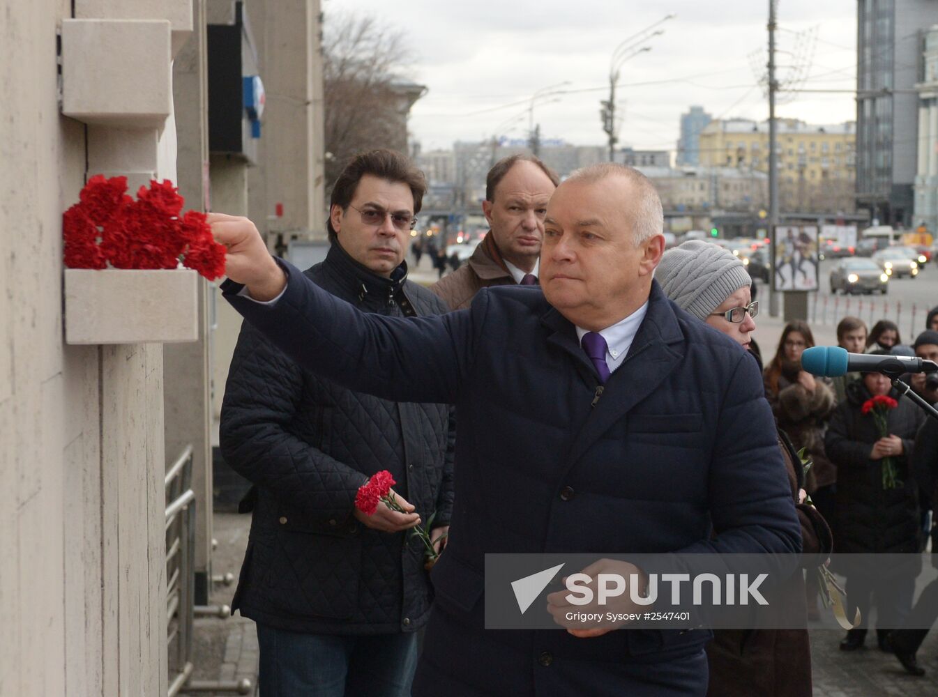 Memorial plaque for Andrei Stenin unveiled in Moscow