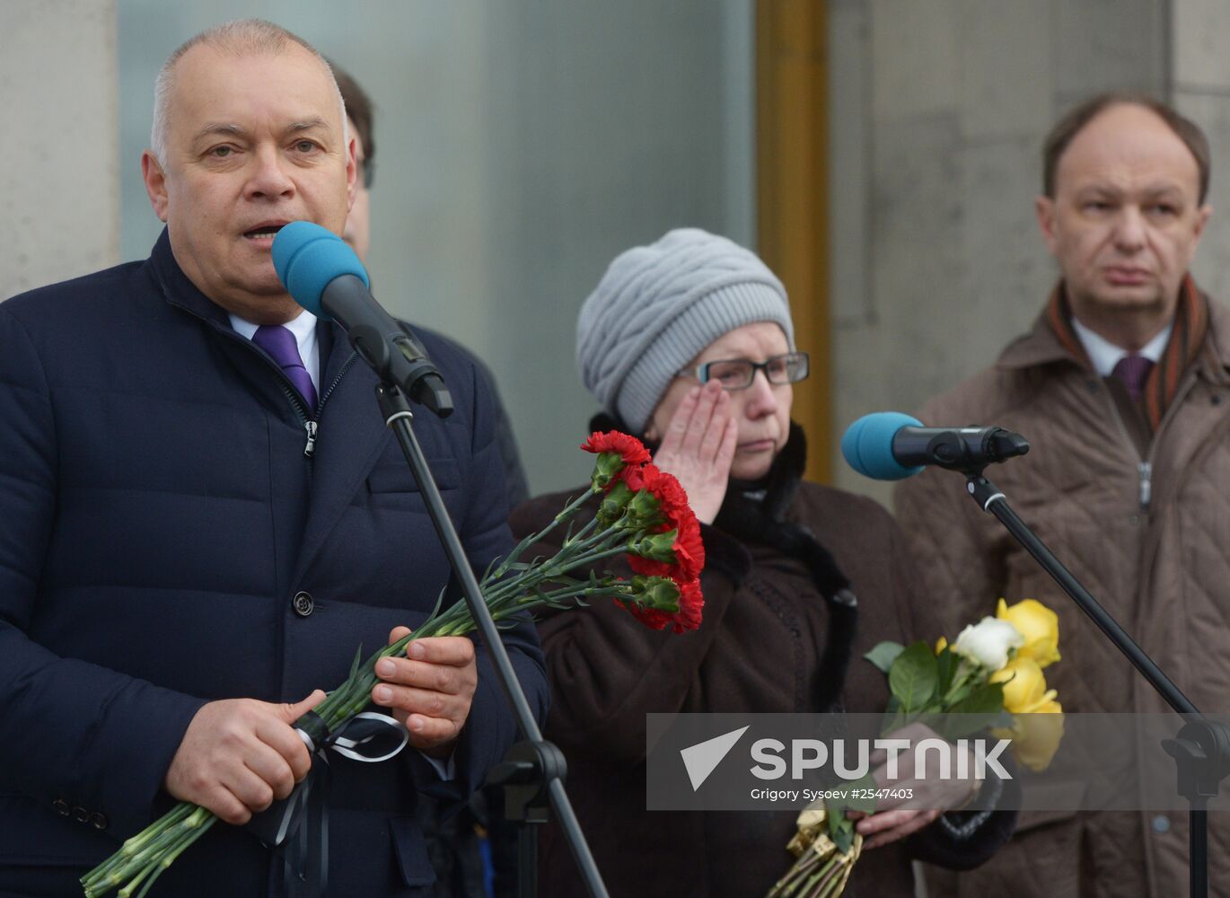 Memorial plaque for Andrei Stenin unveiled in Moscow