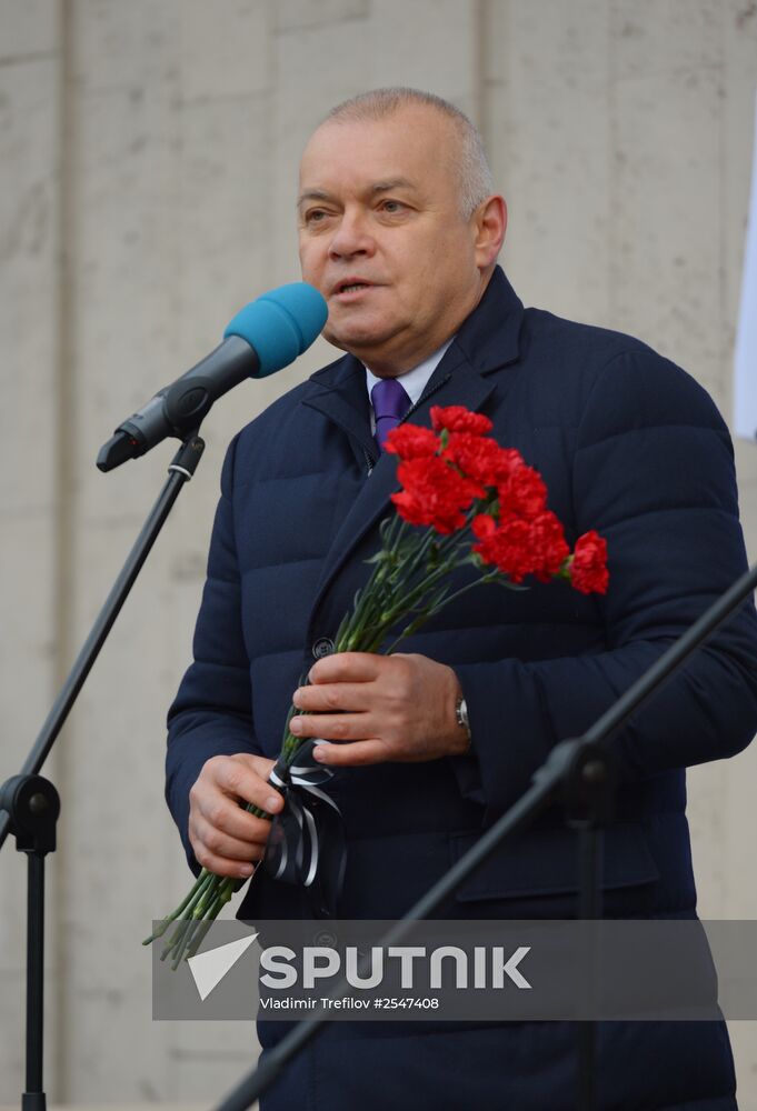 Memorial plaque for Andrei Stenin unveiled in Moscow