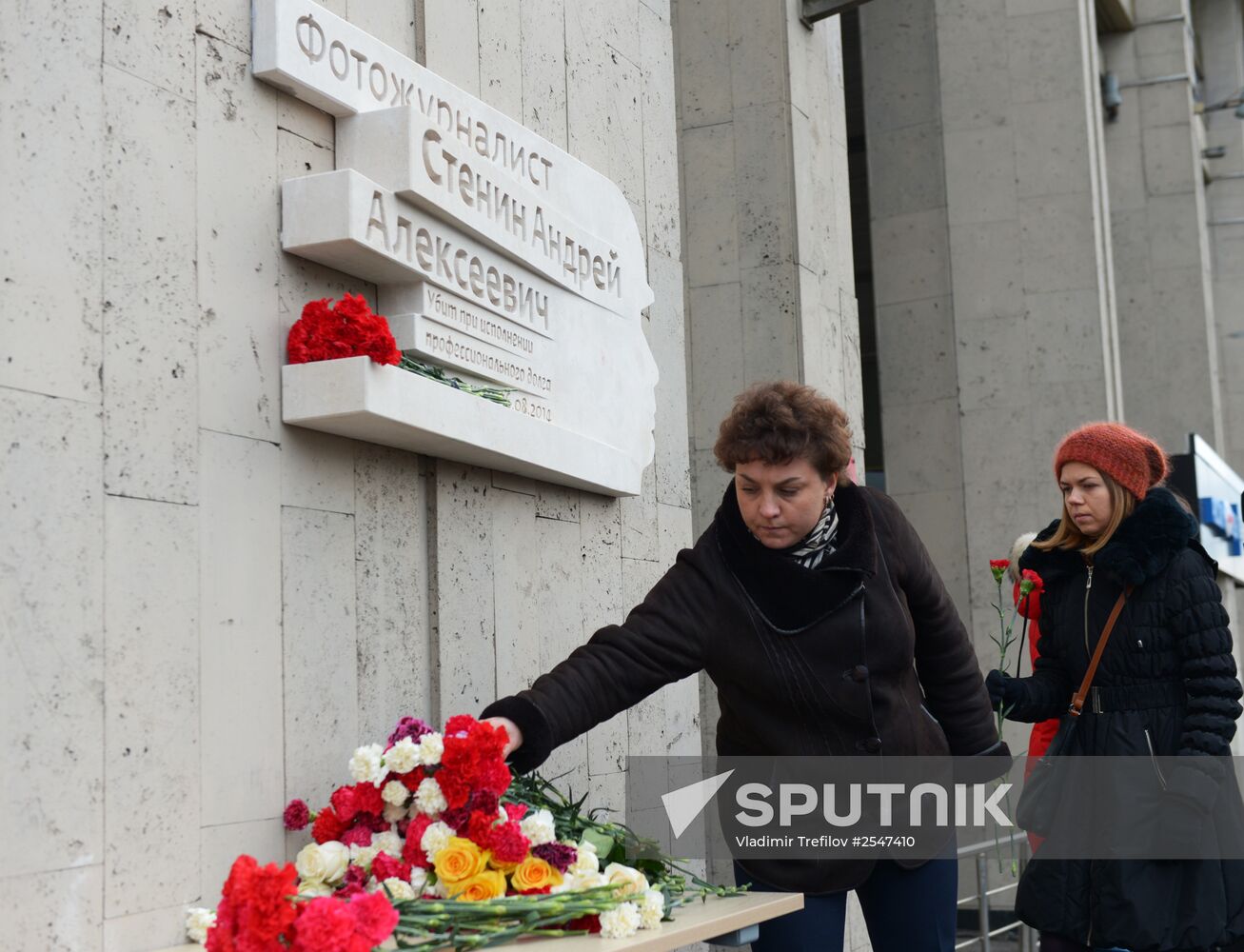 Memorial plaque for Andrei Stenin unveiled in Moscow