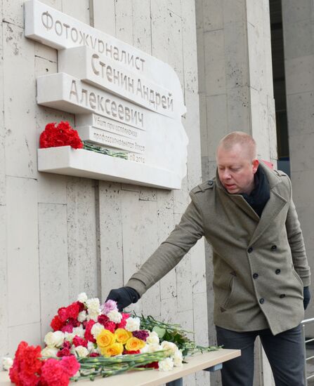Memorial plaque for Andrei Stenin unveiled in Moscow