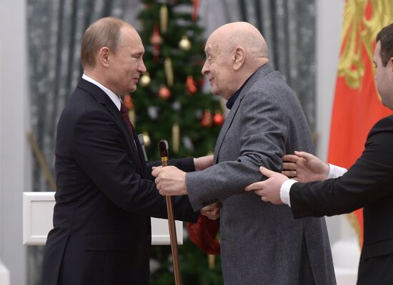 Vladimir Putin presents state awards in Kremlin