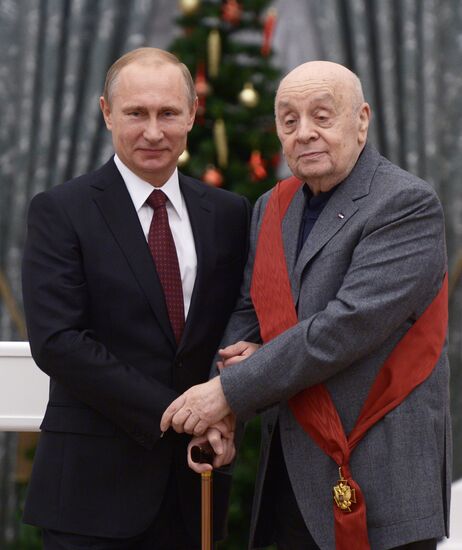 Vladimir Putin presents state awards in Kremlin