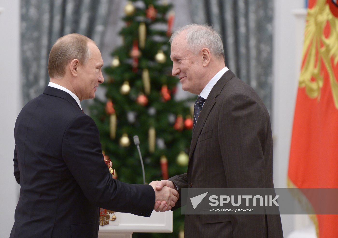 Vladimir Putin presents state awards in Kremlin