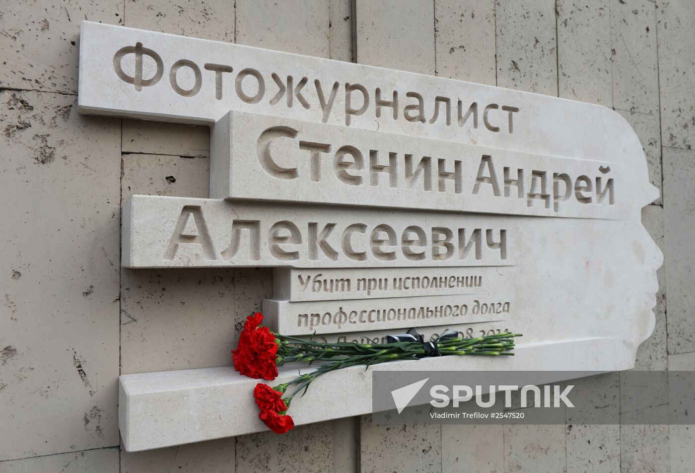 Memorial plaque for Andrei Stenin unveiled in Moscow
