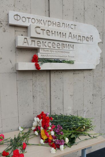 Memorial plaque for Andrei Stenin unveiled in Moscow