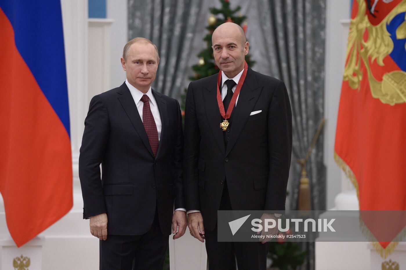 Vladimir Putin presents state awards in Kremlin
