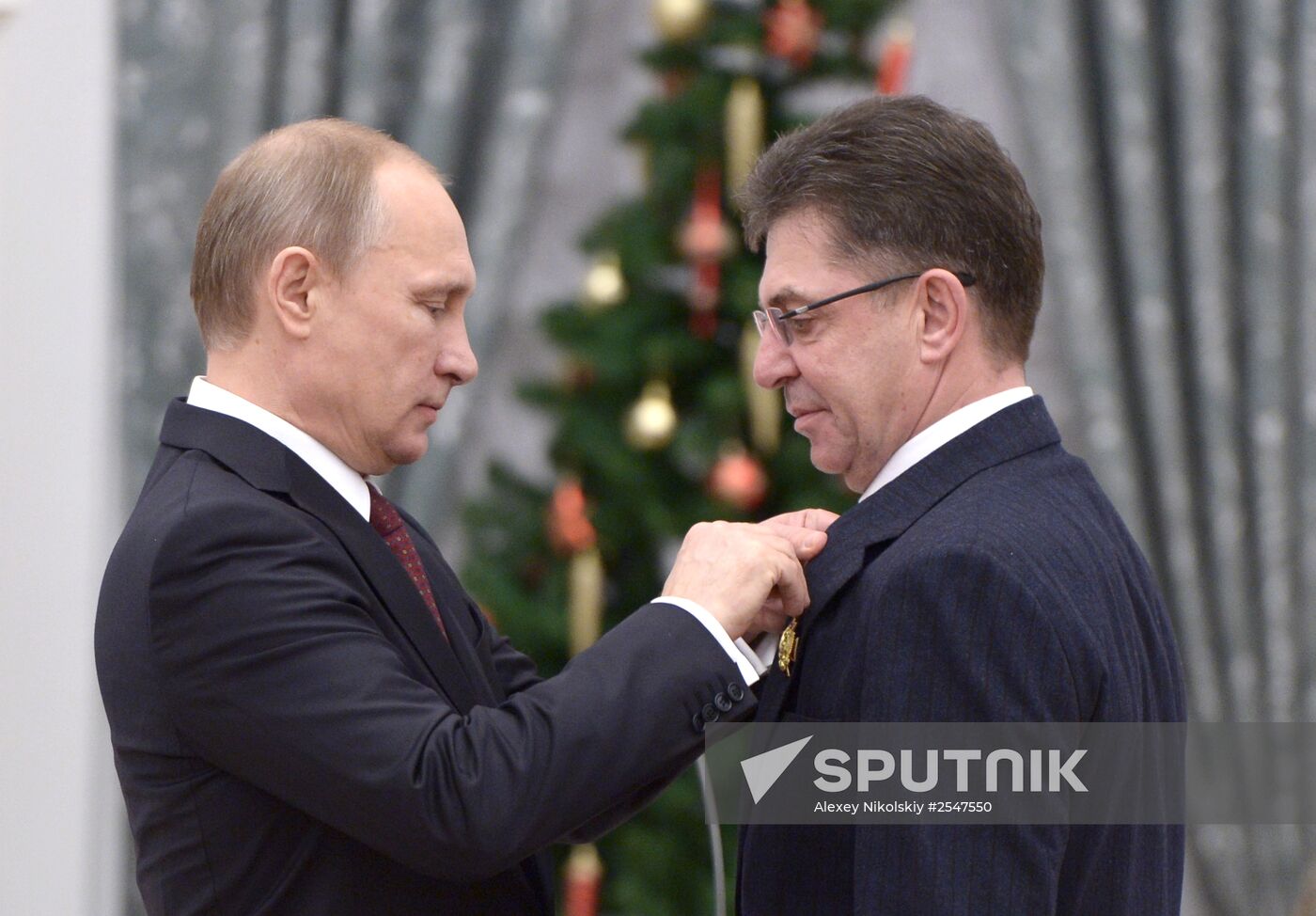 Vladimir Putin presents state awards in Kremlin