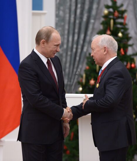 Vladimir Putin presents state awards in Kremlin