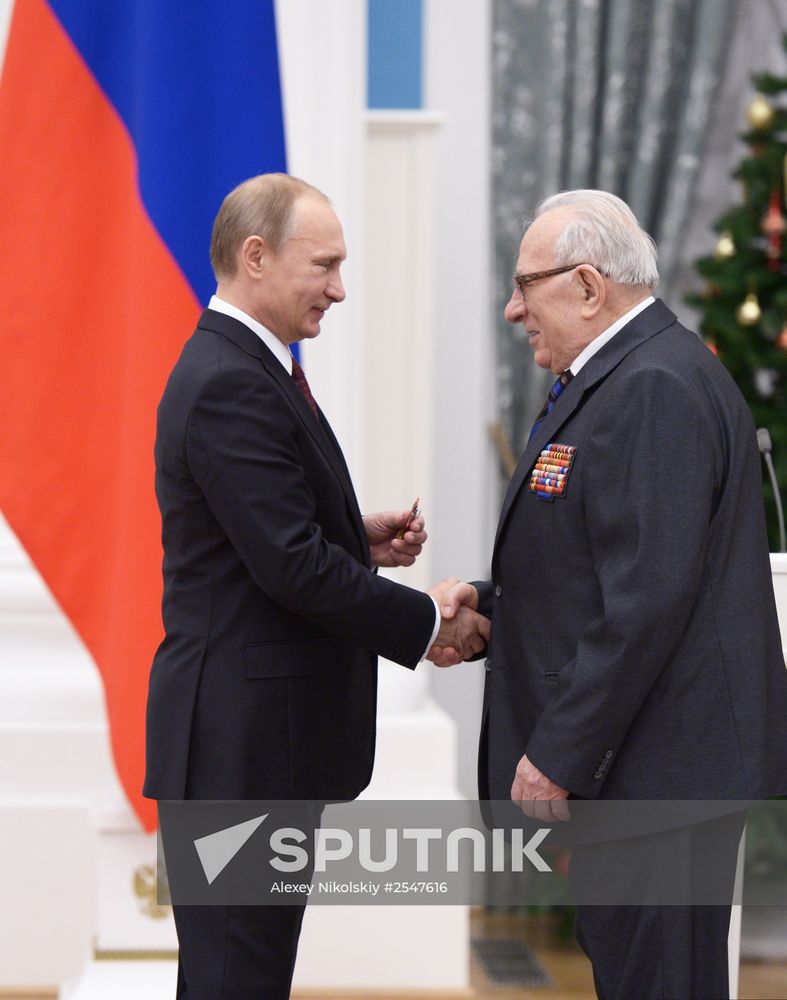 Vladimir Putin presents state awards in Kremlin