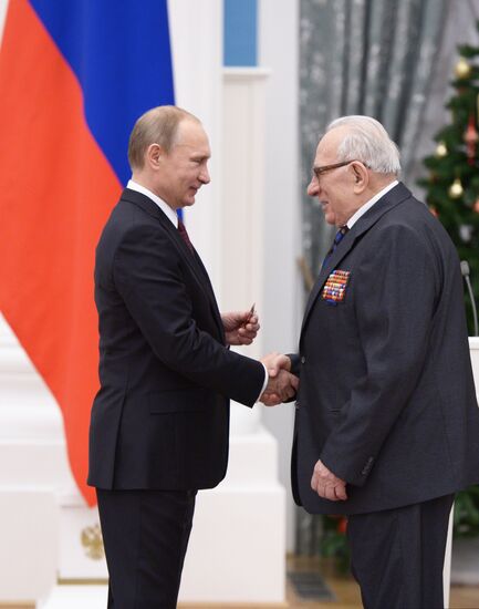 Vladimir Putin presents state awards in Kremlin