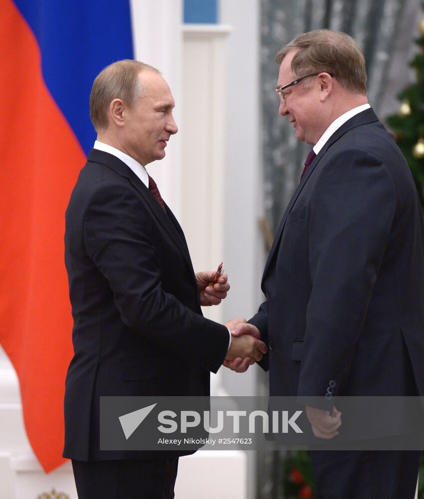Vladimir Putin presents state awards in Kremlin