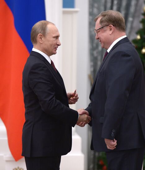 Vladimir Putin presents state awards in Kremlin
