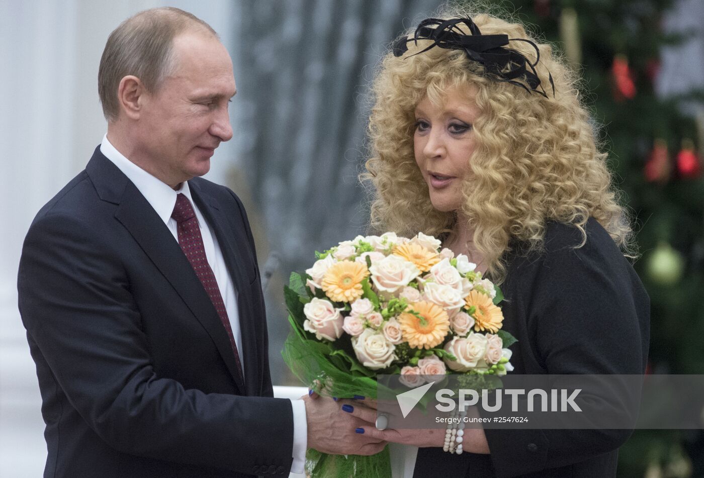 Vladimir Putin presents state awards in Kremlin