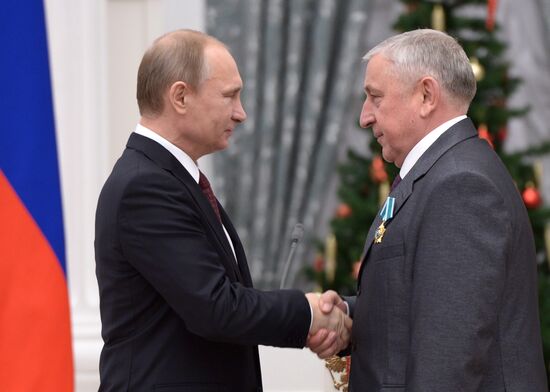 Vladimir Putin presents state awards in Kremlin