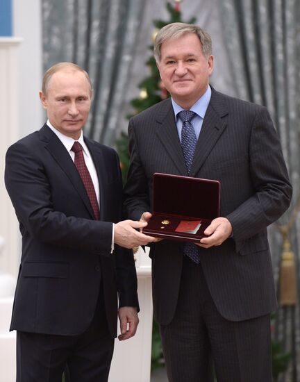 Vladimir Putin presents state awards in Kremlin